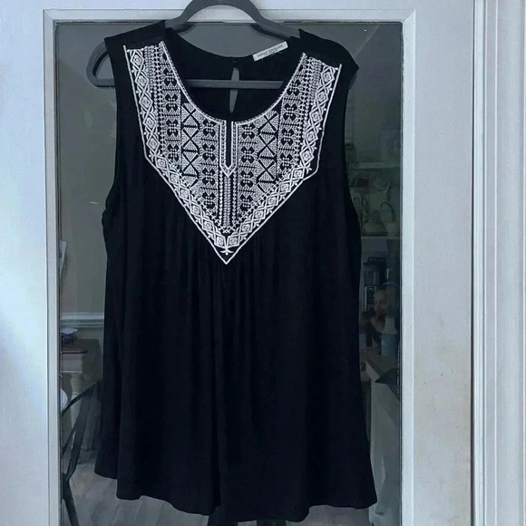 Green Envelope unknown size(see measurements) Tank with cream embroidery 3x? - Picture 1 of 5